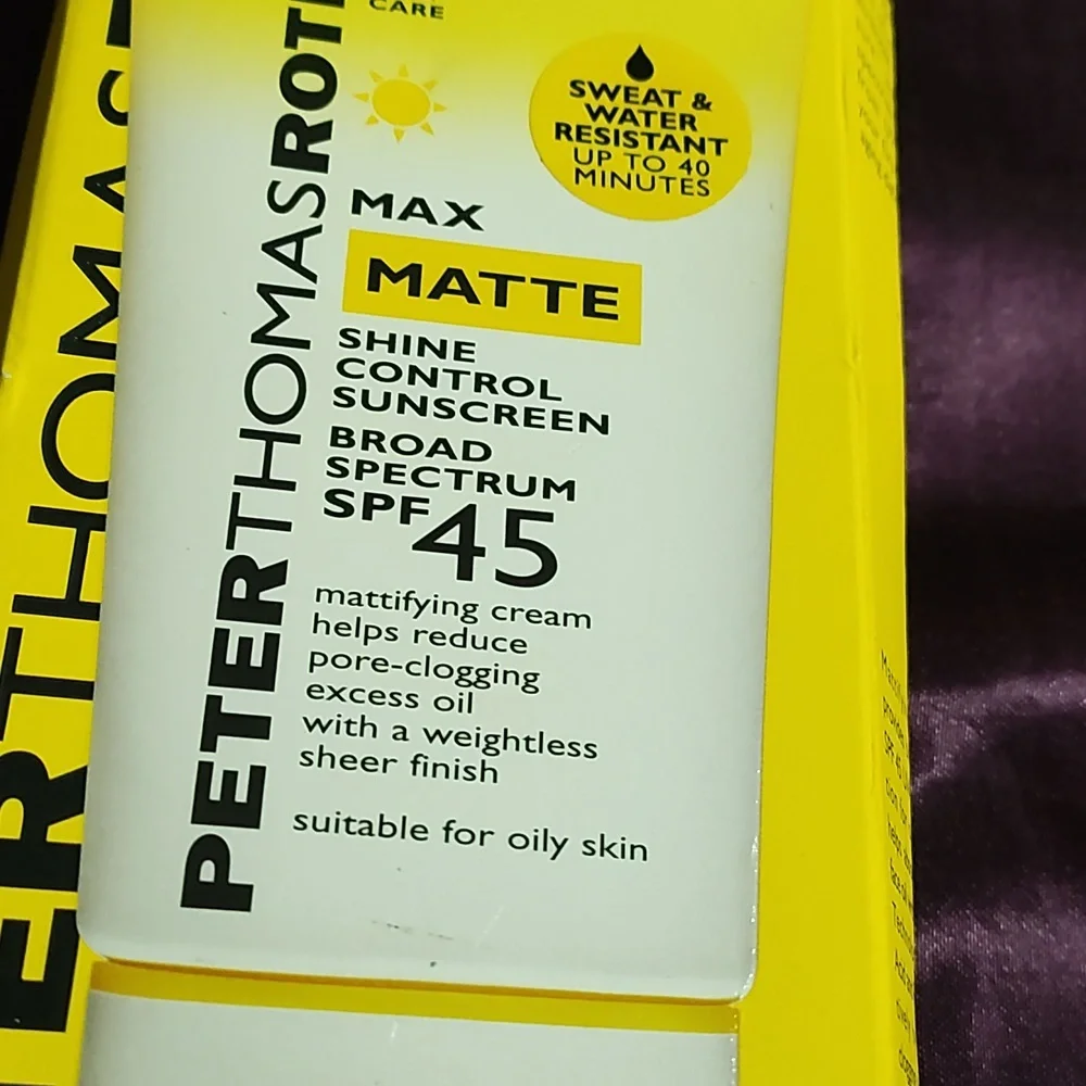 Peter Thomas Roth max matte sunscreen - Picture 2 of 6
